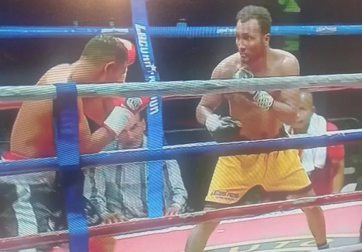 Anselmo 'Chemito' Moreno (der.) y Hugo Berrió de Colombia en la cartilla 'Tributo 50'. 