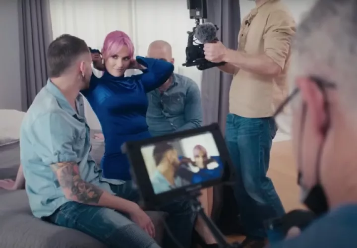 ‘Pornhub’ cambió la forma de distribución y producción de contenido para adultos. Foto: Netflix