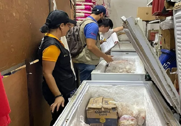 También ubicaron un equipo de corte de carne dentro de una residencia y carnes congeladas para ser puestas a la venta como producto fresco.