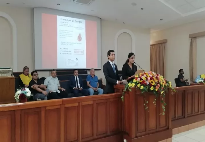Hubo un programa de exposiciones sobre el cáncer, donación, nutrición en la diabetes, entre otros temas. Foto. Cortesía