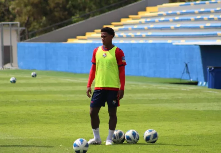 Yoel Bárcenas en los entrenamientos de Panamá con miras a su juego ante Costa Rica. Foto: Fepafut