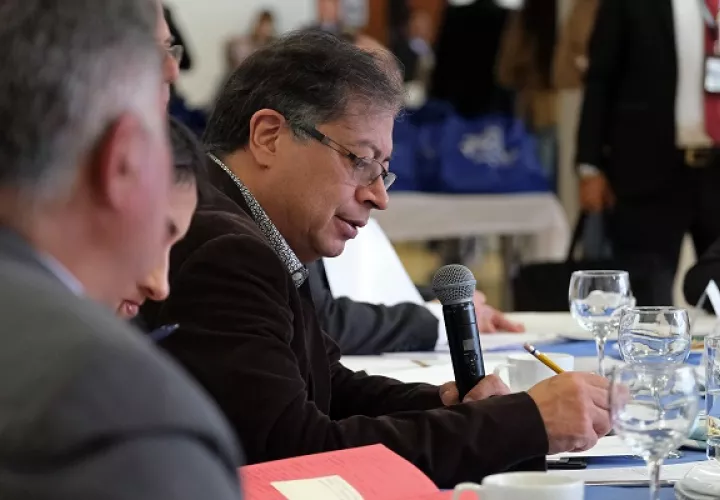 Petro pidió al fiscal general adelantar todas las investigaciones necesarias. Foto: EFE