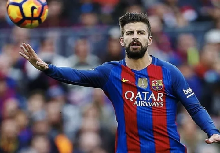Piqué en su momento de jugador con el  Barcelona, club investigado por la compra de árbitros. Foto: EFE/Archivo