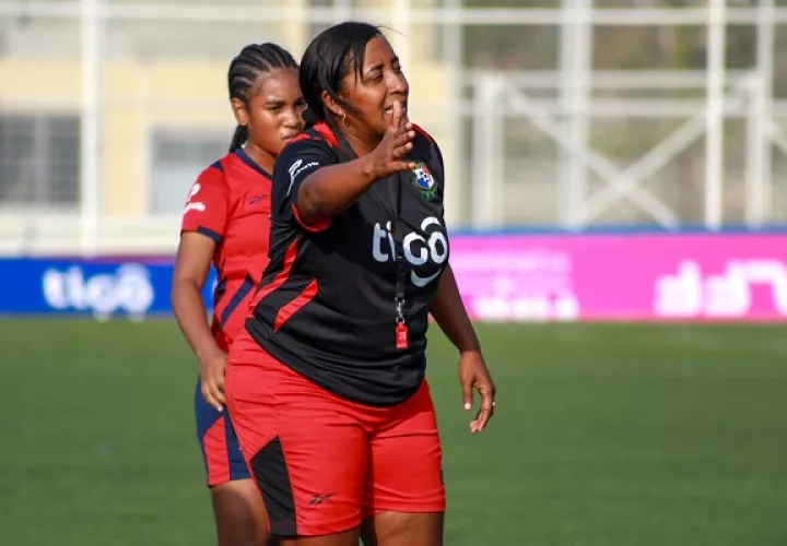Raiza Gutiérrez, entrenadora de la Sub-20 de Panamá. Foto: EFE