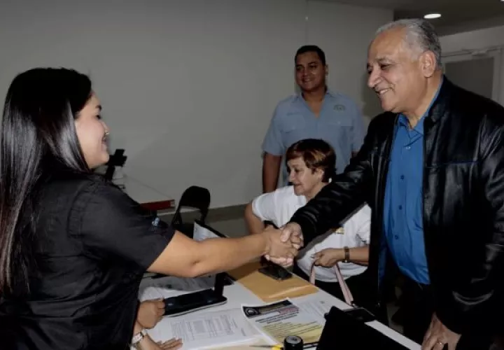 Luis Eduardo Camacho presentó su precandidatura a diputado por el circuito 8-2. Foto: Víctor Arosemena