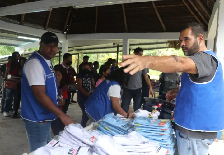 Más de 25 voluntarios trabajaron en la logística. Foto: Cortesía