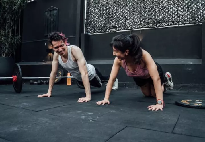 La actividad física regular puede mejorar los niveles de energía y aumentar tu confianza sobre tu apariencia física. Foto: Pexels