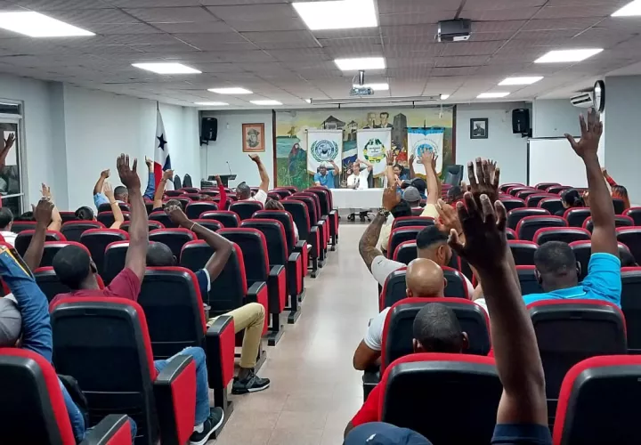 Grupos  denuncian supuestos malos manejos financieros.