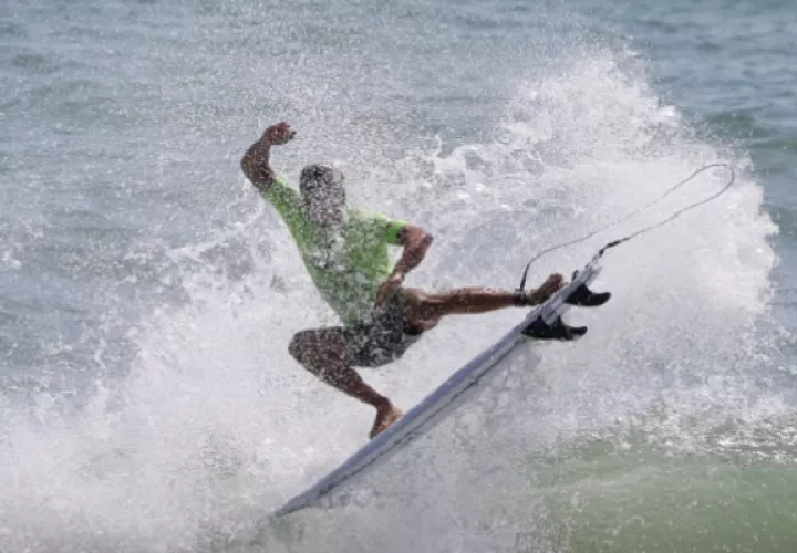 Tao Rodríguez con buen torneo en Florida. Foto: Kurt Steinmetz/World Surf League.