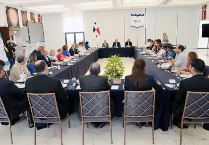 Adquirieron el compromiso de trabajar juntos en la promoción y el fortalecimiento de los valores cívicos.