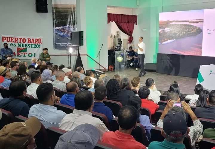 Participan directivos de la empresa Puerto Barú, autoridades chiricanas y funcionarios de MiAmbiente. Foto: Mayra Madrid