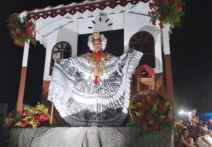 Keyla Rodríguez, reina de la feria de Tonosí, tuvo que esperar durante tres años para cumplir su sueño. Foto. Thays Domínguez