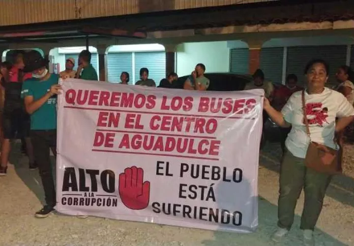 Los usuarios exigen el ingreso de los buses al centro de Aguadulce. Archivo