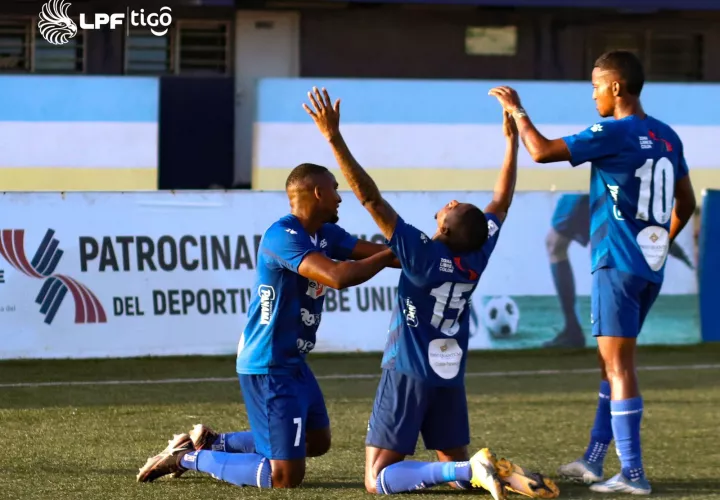 Árabe Unidos, festejó a lo grande el triunfo.