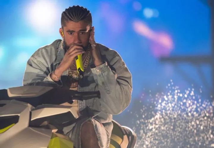 Bad Bunny durante su presentación en Coachella 2023. Foto: @tylerthegirl / @calder