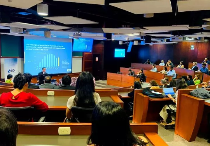 El BID presentó el informe "Lidiar con la deuda, menos riesgo para más crecimiento en América Latina y el Caribe" . Foto: Cortesía