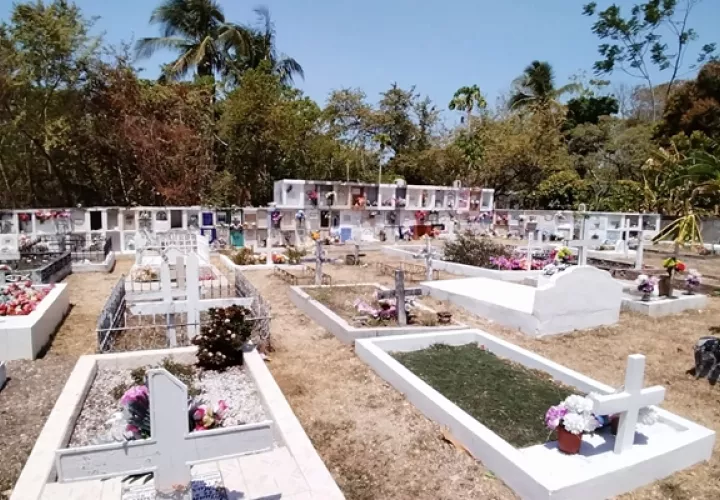 Las muertes por covid-19 ocasionaron que la vida útil del cementerio se cortara de una forma más rápida. Foto / Eric Montenegro.