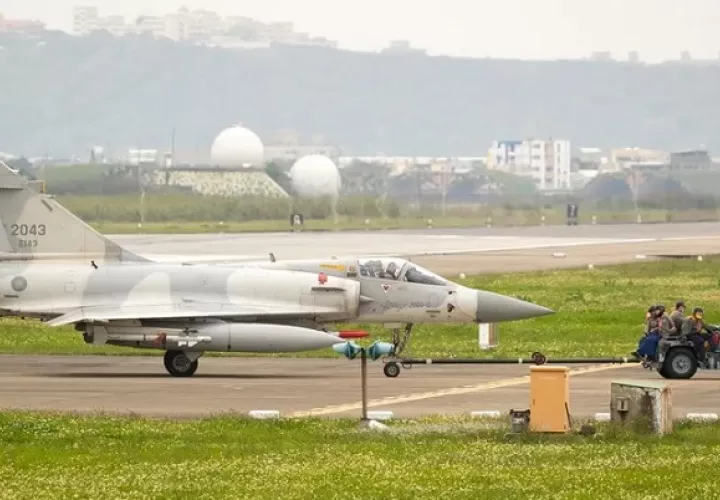 Un caza Mirage 2000 en la base aérea de Hsinchu, en Taiwán. Foto: EFE