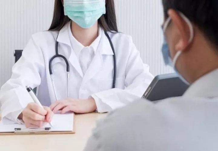 La sentenciada expidió certificados y recetas médicas sin mantener idoneidad. Foto: Ilustrativa