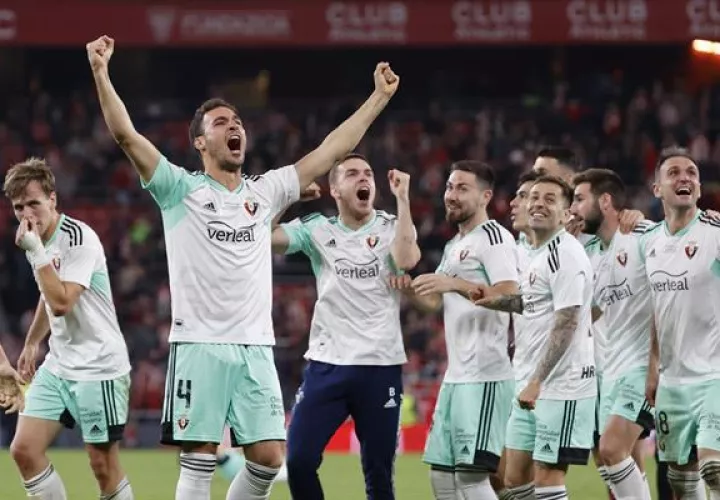 Los jugadores del Osasuna celebran su pase a la final de la Copa del Rey. Foto: EFE
