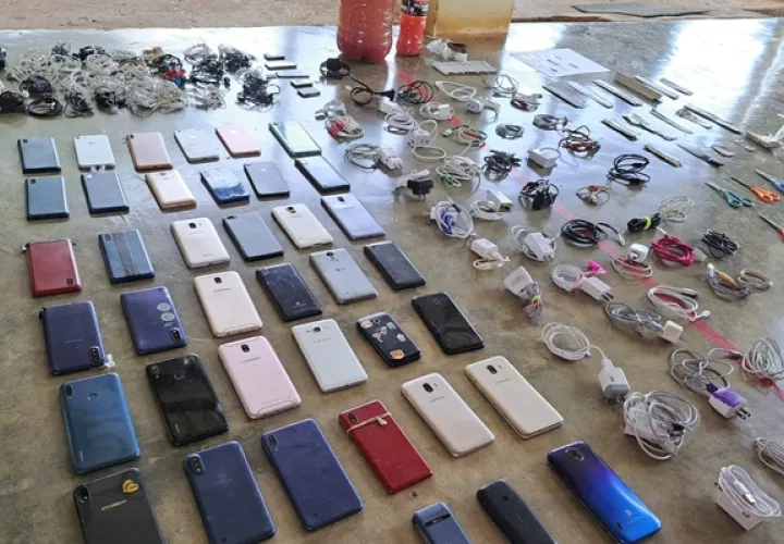 Los objetos decomisados fueron puestos a órdenes de las autoridades competentes. 