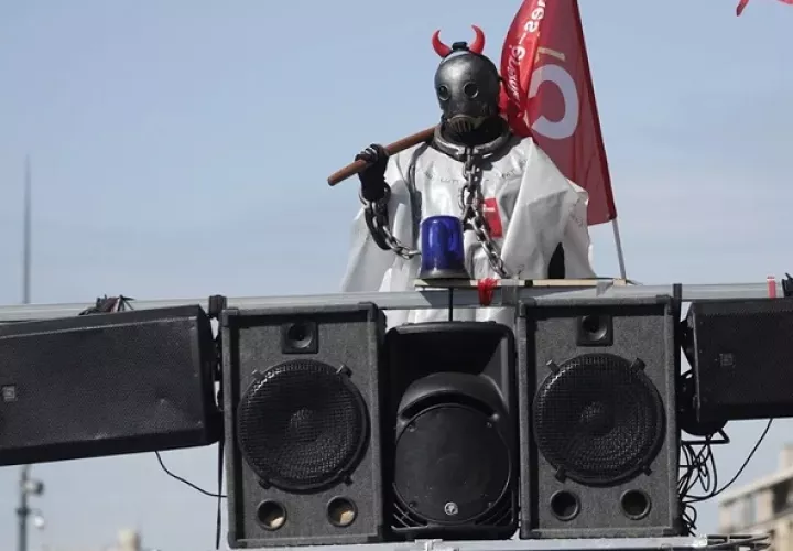 Las manifestaciones también se han trasladado a otras ciudades importantes de Francia, como Marsella. Foto: EFE