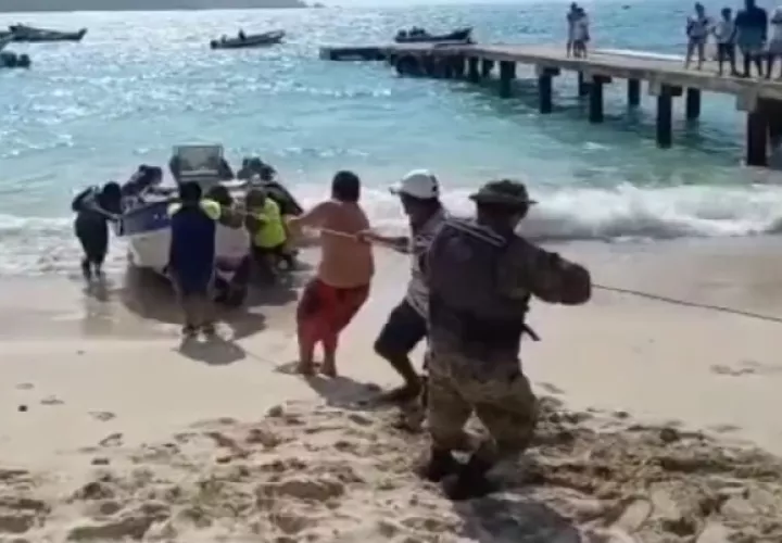 Embarcación en La Miel Guna Yala recibieron apoyo de los estamentos de seguridad. Foto. Cortesía