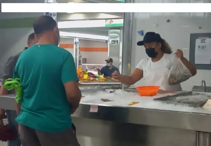 Los productos más buscados son las almejas, mixto de pescado, entre otros. Foto. Thays Domínguez