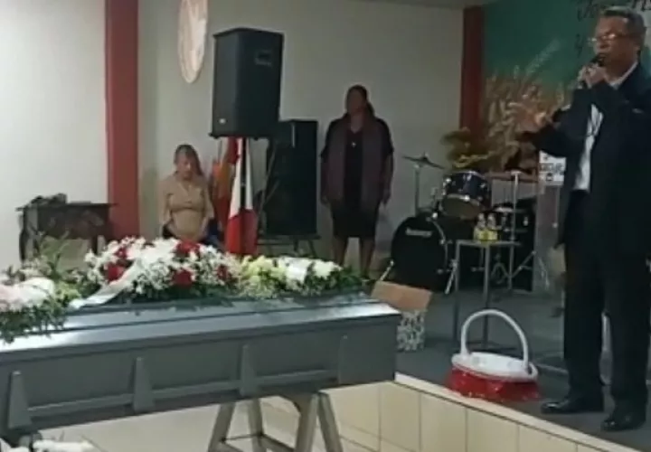 Su cuerpo fue llevado al Cementerio de Las Cañas en el distrito de Dolega. Foto: Mayra Madrid.