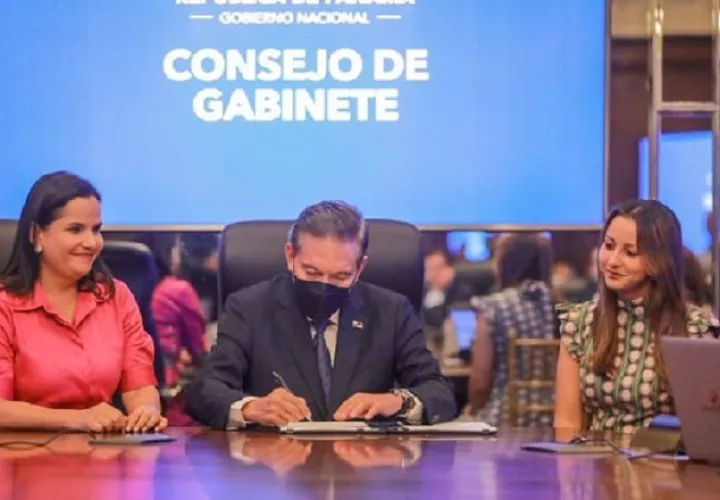 El presidente Laurentino Cortizo sancionó la ley que crea el Ministerio de la Mujer, el pasado 8 de marzo. Foto: Archivo