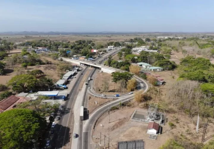 Se están realizando operativos de inversión de carriles. Foto: Cortesía Policía Nacional