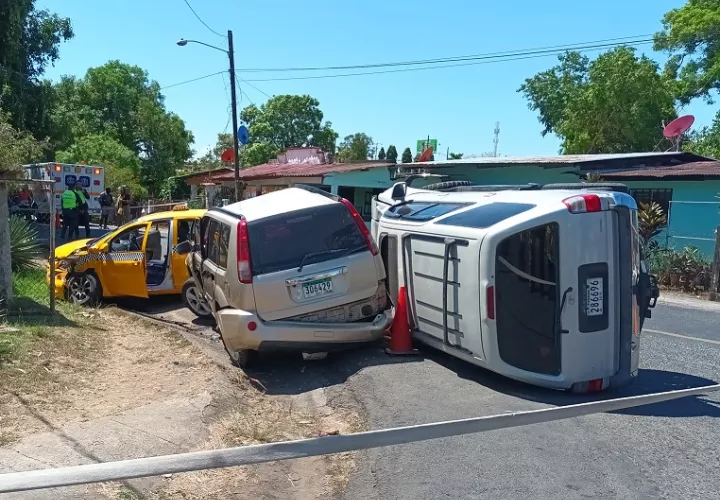 La víctima  quedó dentro de la camioneta sin vida tras el fuerte impacto. Foto: Melquiades Vásquez