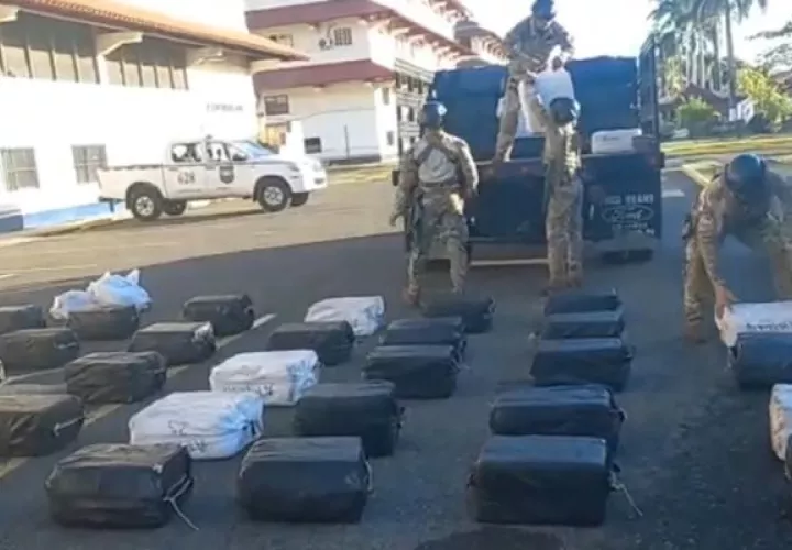 Se decomisaron 1,367 paquetes de presunta cocaína en aguas de su litoral Caribe. Foto: EFE