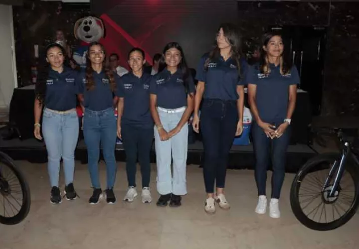 Equipo femenino de Panamá. Víctor Arosemena.