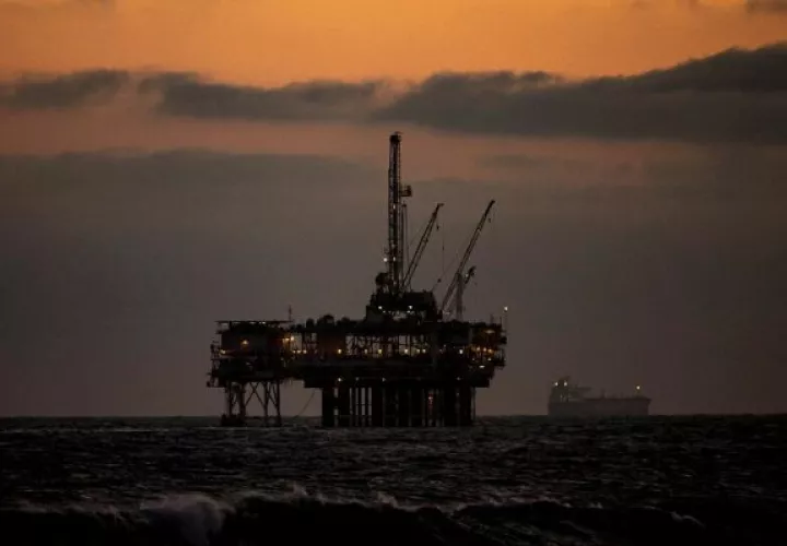 Los contratos de futuros del WTI para entrega en junio sumaba 0.18 dólares con respecto al cierre de la jornada previa. Foto: EFE