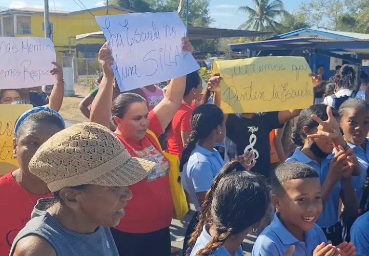 Los acudientes aseguran que la falta de docentes recarga de estudiantes a los otros. Foto: Thays Domínguez.