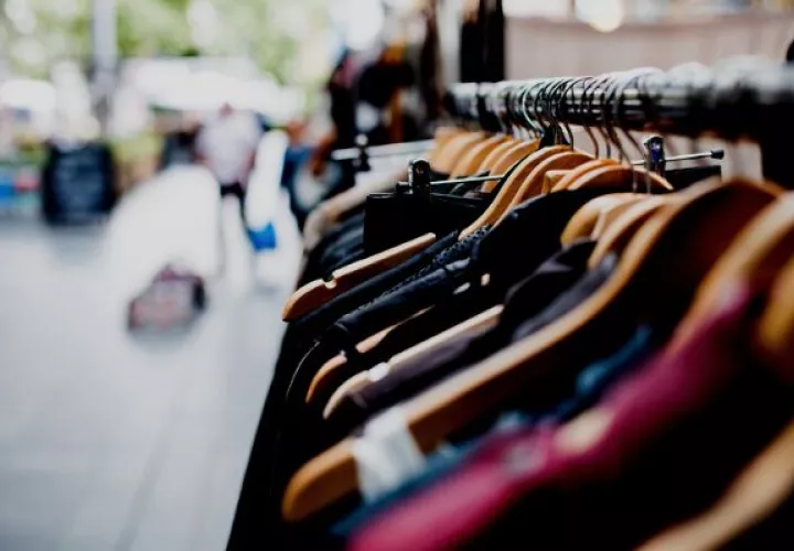 La industria de la ropa emite 10 % de los contaminantes a nivel global. Foto: Pixabay