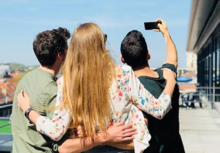 Los selfies no siempre son sinónimo de vanidad. Foto. Pexels