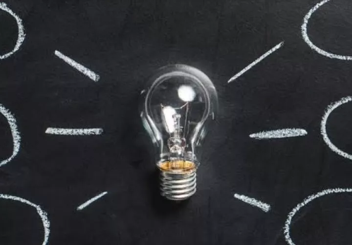 Aplicando la eficiencia energética en casa verán los resultados en la factura de electricidad. Foto: Pexels