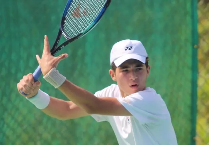 El tenista panameño Chad Valdés Jr con buen torneo en Honduras.Foto: Cortesía