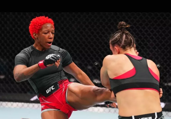 Joselyn Edwards durante el combate del sábado. Foto: UFC Español