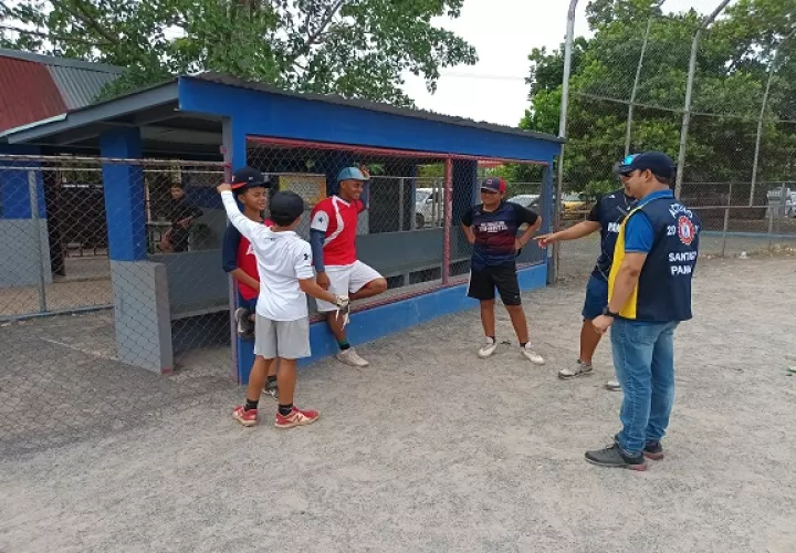 El equipo de Veraguas entrena en el cuadro del club Activo 20-30. Foto: Melquiades Vásquez