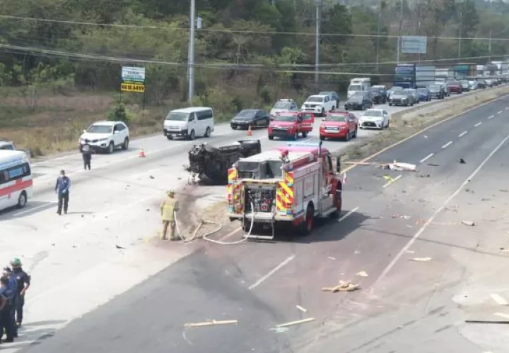 El Cuerpo de Bomberos atendió el accidente. Foto: Cortesía Bomberos