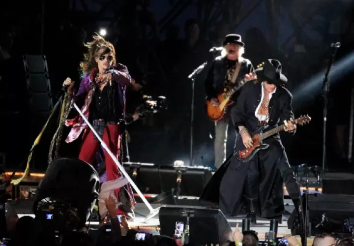 Vista del grupo estadounidense Aerosmith durante un concierto. Foto: EFE / Víctor Lerena
