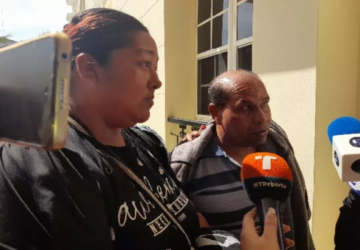 La familia de la menor Lina Fabiola, antes de ingresar a la audiencia exigieron justicia. Foto. José Vásquez