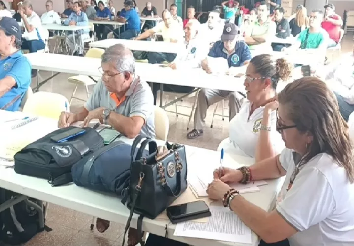Luis Sánchez, secretario general de la Asociación de Educadores Veragüenses, (AEVE), asegura que a llevarán a cabo algunas actividades los días 1 y el 19 de junio del 2023. Foto. Melquíades Vásquez