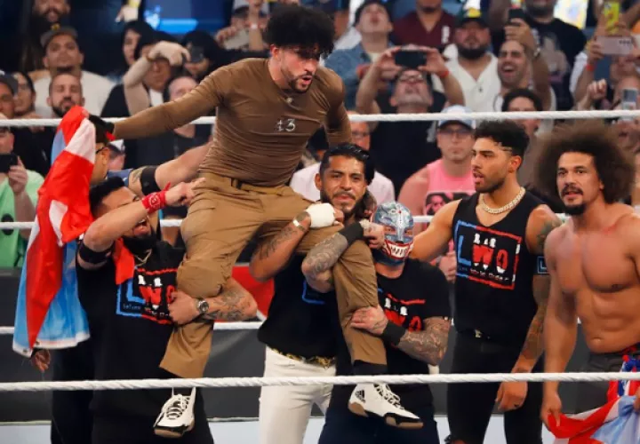 Bad Bunny se presenta en una pelea de la WWE Backlash 2023 contra su compatriota Damian Priest. Foto: EFE / Thais Llorca