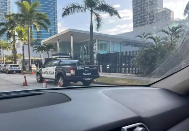 Tras exhaustivas inspecciones en horas de la mañana en los colegios amenazados, no ubicaron artefactos que atenten contra la seguridad de las personas.