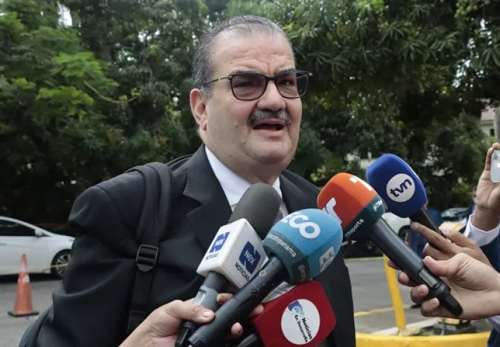 Carlos Carrillo recalcó que exigirá que se respetan las garantías de Ricardo Martinelli. Foto: Víctor Arosemena