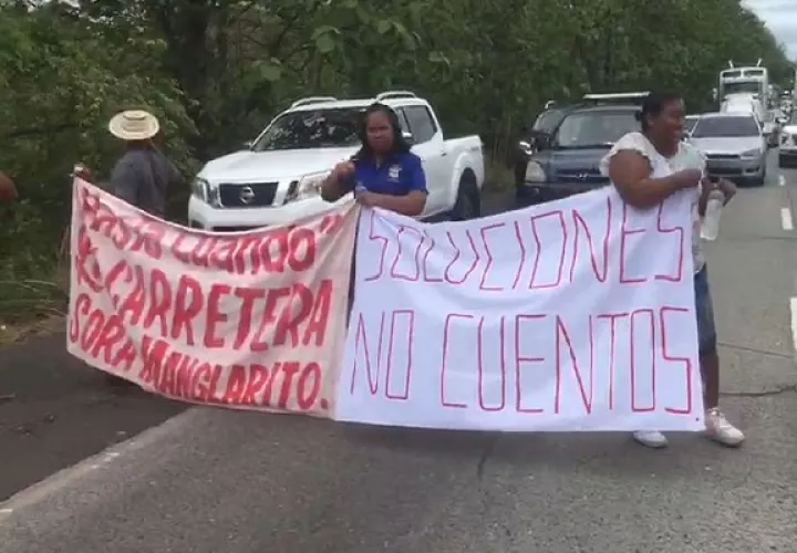 Los lugareños aseguran que cerrar las calles es la única alternativa que encuentran para ser escuchados. Foto. Eric Montenegro